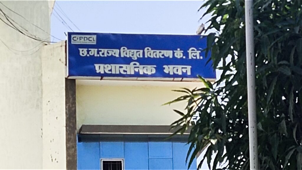 बिजली विभाग भी अब सक्रिय हुआ ,धमनी में अवैध प्लाटिंग और सैकड़ों बिजली खंभे लगाने की खबर पर अमला पहुंचा पंचनामा बनाने,नही लिया गया है विद्युत विभाग से अनुमति