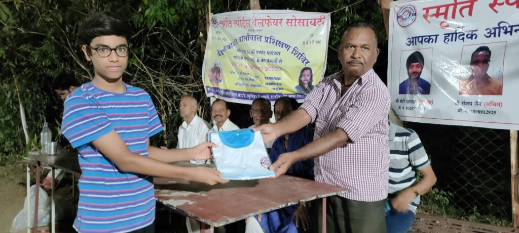 स्मृति स्पोर्ट्स क्लब राजकिशोर नगर में ग्रीष्मकालीन वालीबाल स्पर्धा के लिए 100 प्रतिभागियों का हुआ पंजीयन