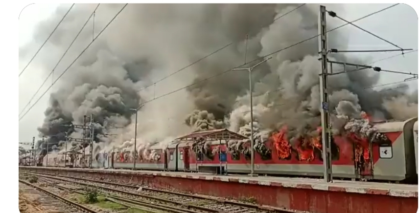 अग्नि पथ के खिलाफ बिहार में हिंसा भड़की,ट्रेनों में आगजनी से अनेक ट्रेनें रद्द,छत्तीसगढ़ के सैकड़ों  रग्बी खिलाड़ी पटना में फंसे,सकुशल वापसी के लिए कौन करे पहल ?