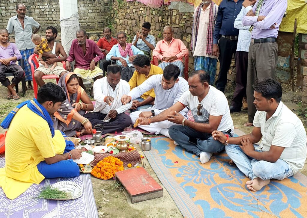 हरदीकला में सीसी रोड निर्माण कार्य का भूमि पूजन कर जिला पंचायत सभापति अंकित गौरहा ने कहा:क्षेत्र की समस्याओं का समाधान करना ही मेरा दायित्व