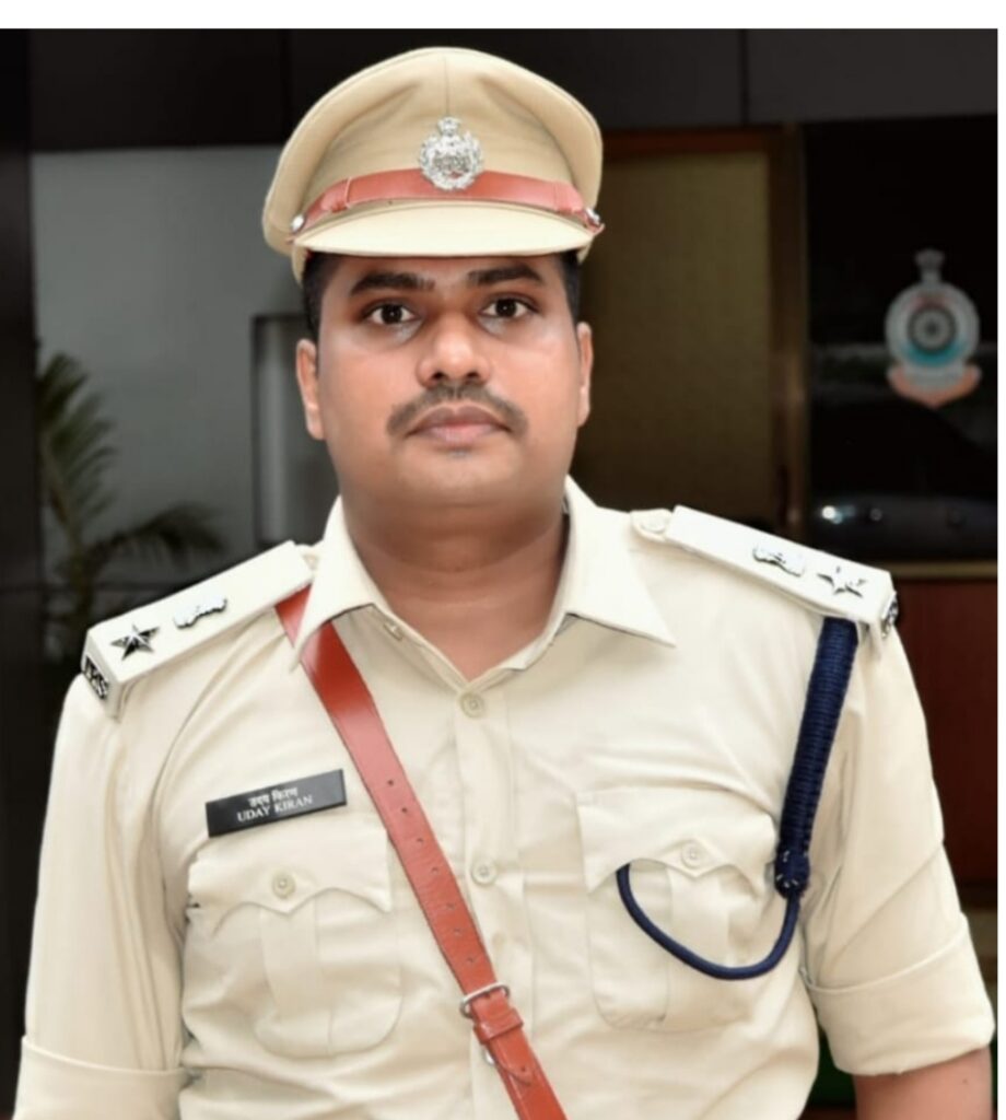 Uday kiran,who has created the image of a tough 0fficer for criminals,anti social elements,took over as the new SP of GPM district,said:Fear of police and public trust should be established in the minds of criminals