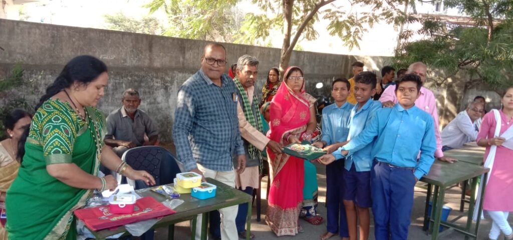 पूर्व माध्यमिक शाला नायला और का कन्या पूर्व माध्यमिक शाला में  बाल दिवस मनाया गया