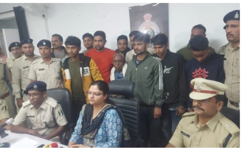 बिजली बिल संग्रह केंद्र दयालबंद से 13 लाख 33हजार रुपए की लूट की घटना को अंजाम देने वाले मास्टर माइंड समेत 6 आरोपी  गिरफ्तार ,11लाख 70 हजार रुपए भी बरामद, एस एस पी ने किया खुलासा,पुलिस की कड़ी मेहनत रंग लाई ,सभी आरोपी शहर के ही है