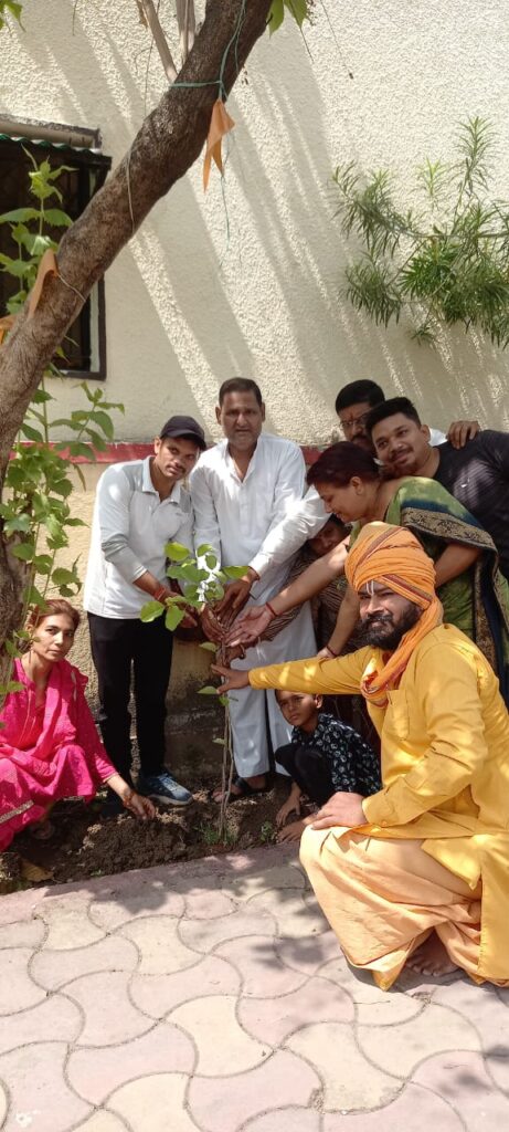 छत्तीसगढ योग आयोग के पूर्व सदस्य, वरिष्ठ पार्षद रविंद्र सिंह  , वार्ड एंव नगरवासियों ने विश्व पर्यावरण दिवस के अवसर पर किया वृक्षारोपण